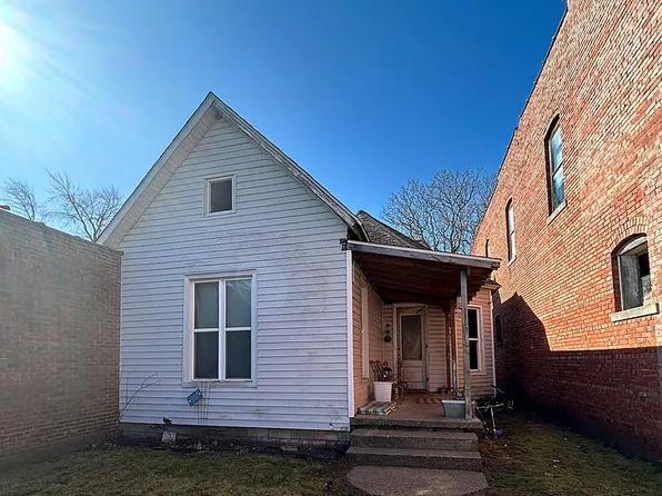 115 W Paris Ave, West Terre Haute, IN 47885