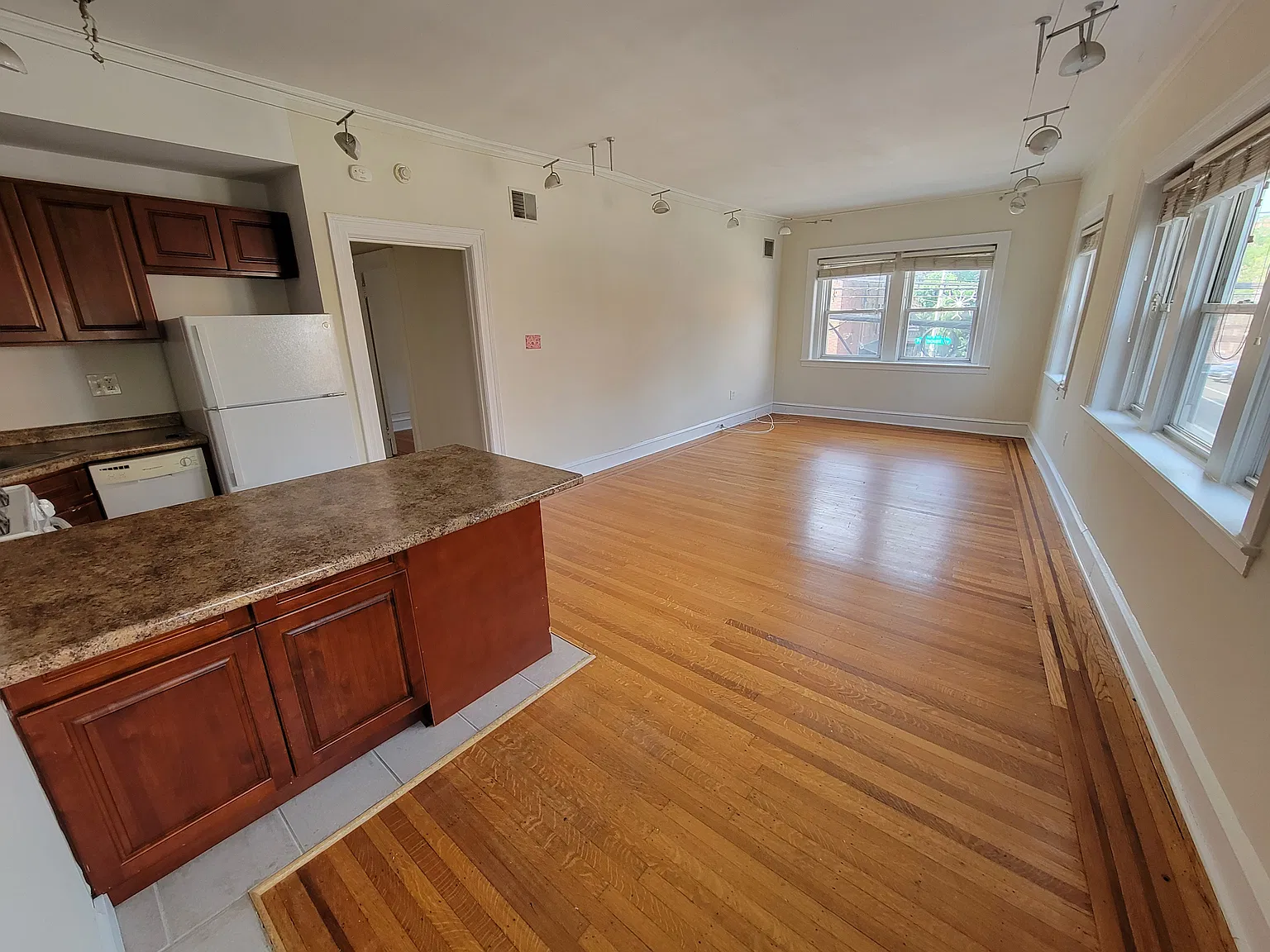 2 bed, 800 sqft, $1,650 — Photo 2