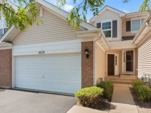 3039 Courtland St, Woodstock, IL 60098