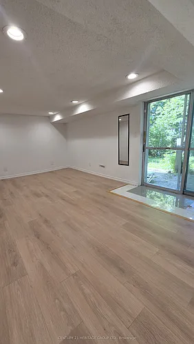 735 Pam Cres #BASEMENT Photo 1