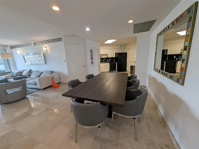 5161 Collins Ave #518 — Photo 3