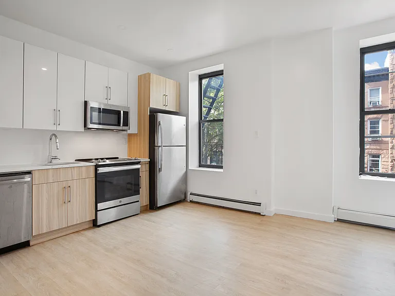 654 Putnam Ave #4B — Photo 4