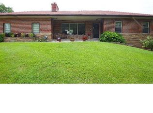18 Coverly Ln, Saint Louis, MO 63126