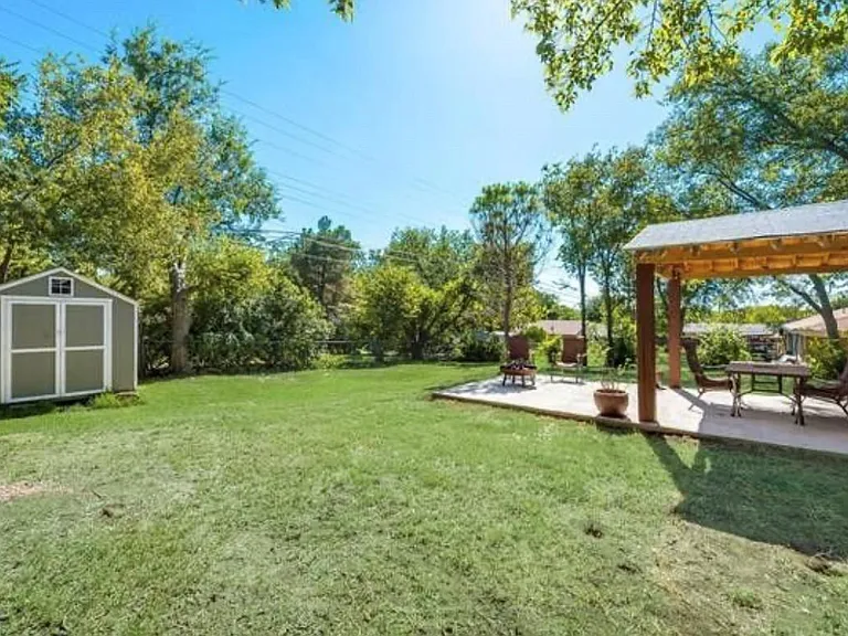 6409 Johns Way — Photo 10