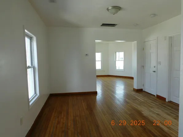 71 Harrison St APT 3, Worcester, MA 01604