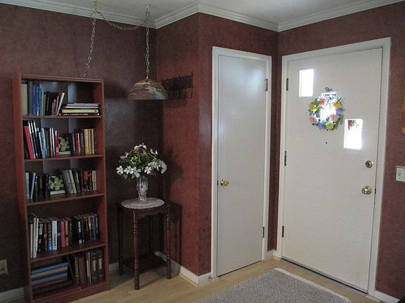 Entryway : Entry and coat closet.