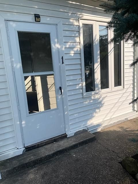 1st image of 560 Mentor Ave #1