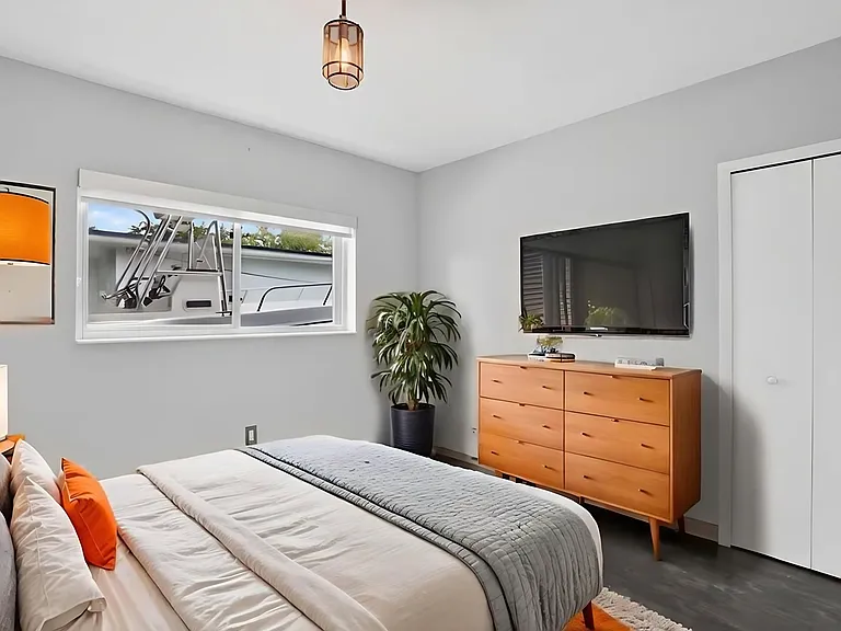425 NE 114th St — Photo 14