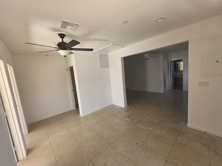 1038 Raymond Ave — Photo 17