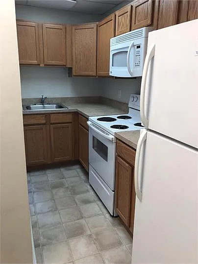 911 Sawtooth St — Photo 11