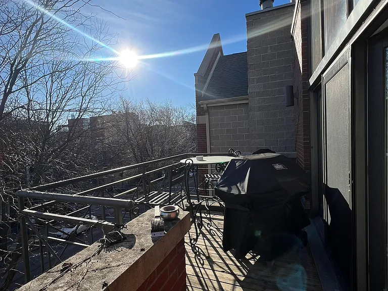 N Hermitage Ave — Photo 12