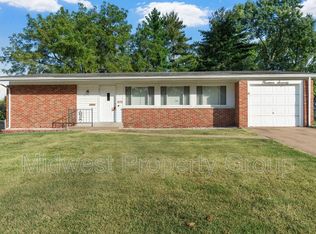 1470 Whirlaway Dr, Florissant, MO 63033