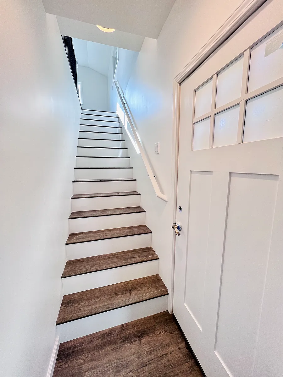 JADU entry - 6633 Rochelle Ave