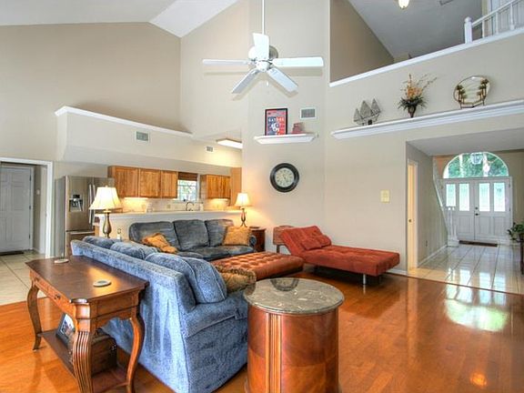 3rd image of 3812 Watercrest Dr
