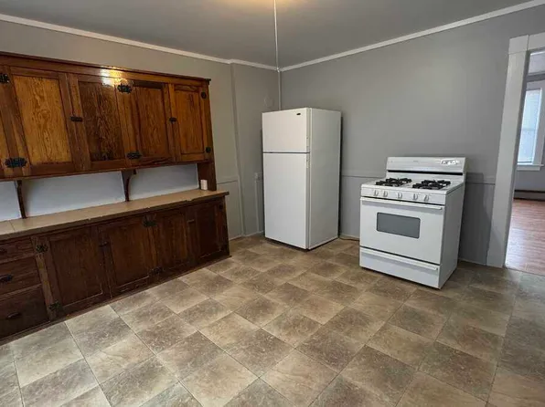 53 Grant St, Easthampton, MA 01027