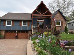 2205 NW 9th St, Blue Springs, MO 64015