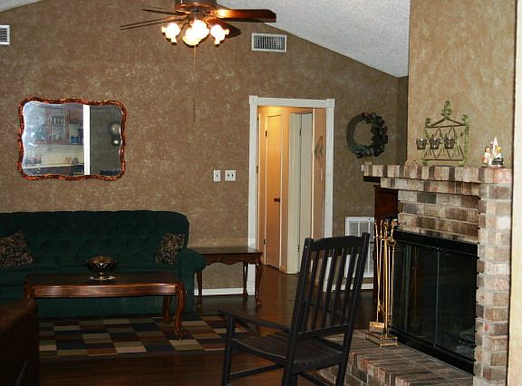 4th image of 2409 White Dr