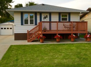512 W Schley Ave, Linton, ND 58552