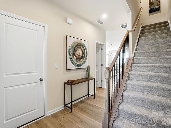4th image of 6110 Vasey St