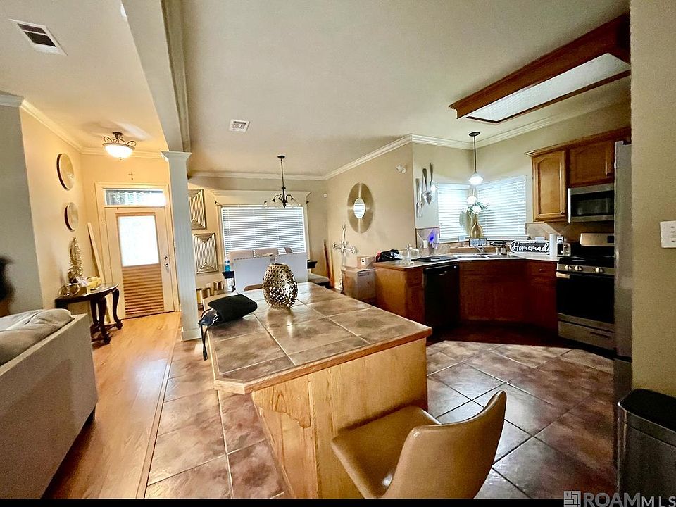 1st image of 611 S Oleana Dr