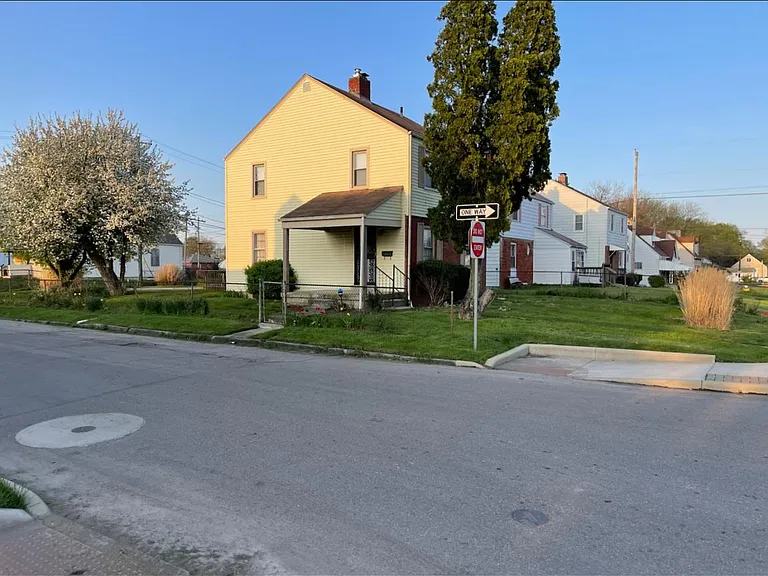 1504 E Whittier St — Photo 3
