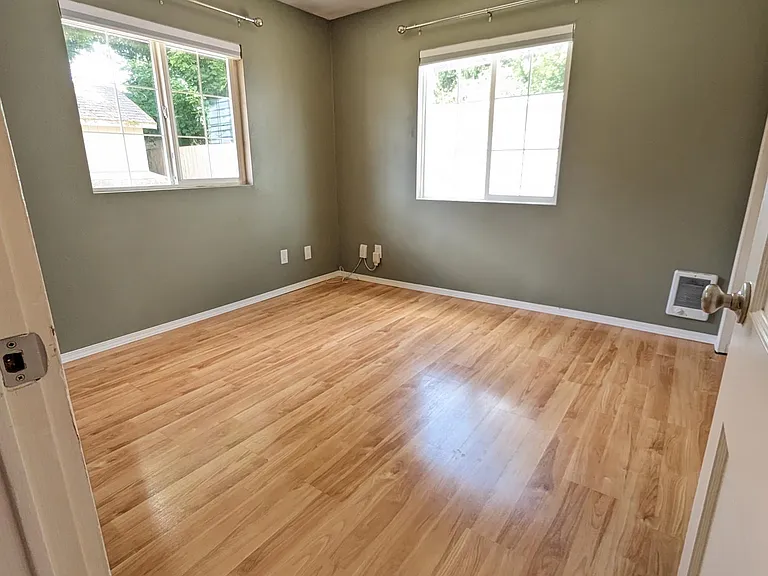 10902 NE Sacramento St — Photo 8