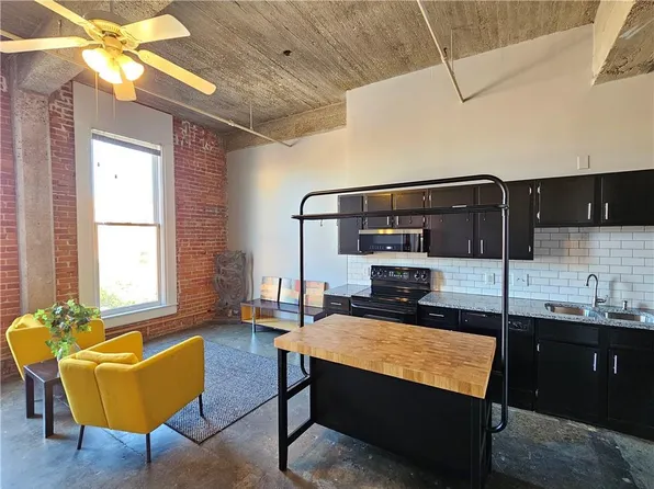 113 W 5th St APT 201, Kansas City, MO 64105