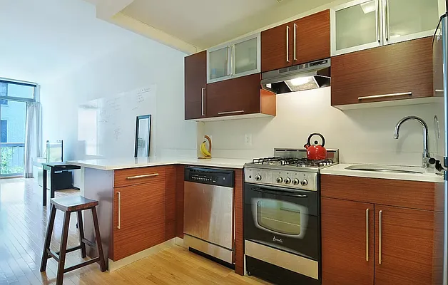 Rented by R New York | media 2