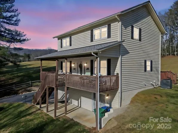 17 Meadow Brook Dr, Fletcher, NC 28732