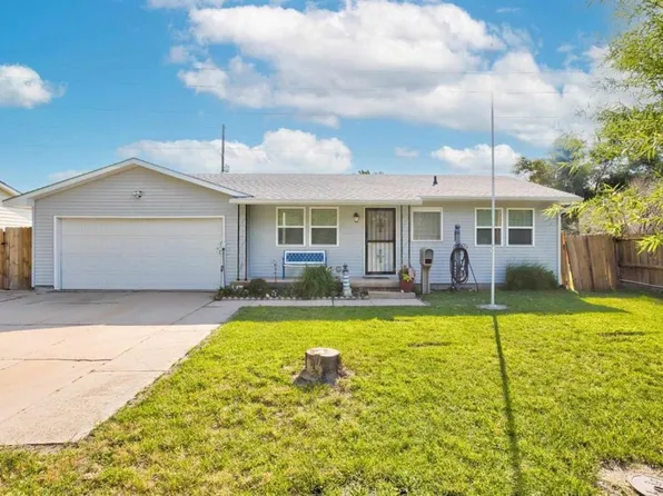 416 N Hickory Ln, Valley Center, KS 67147