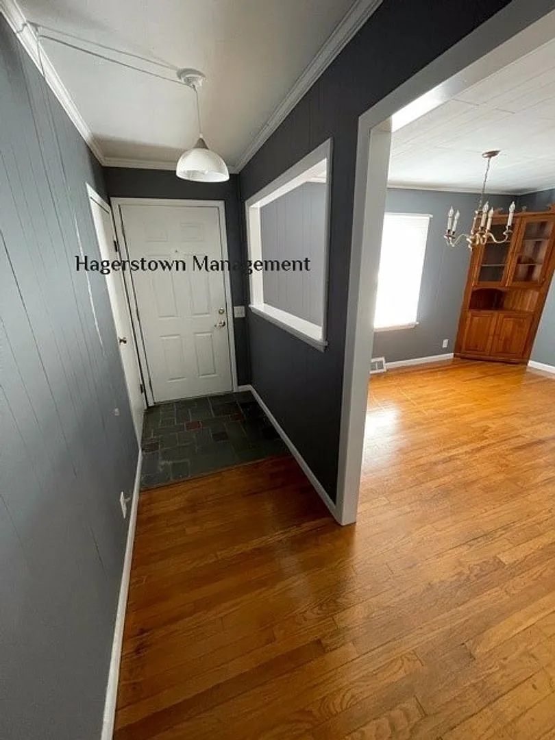 Single Family Home in Big Pool — Photo 2