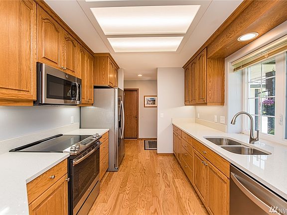4th image of 994 N Woolsey Ct #C