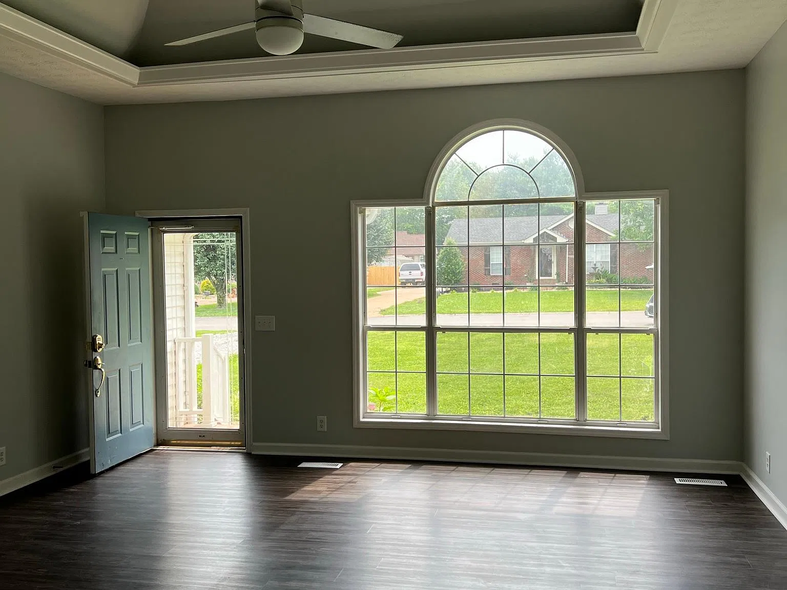 3 bed, 1375 sqft, $2,200 — Photo 4