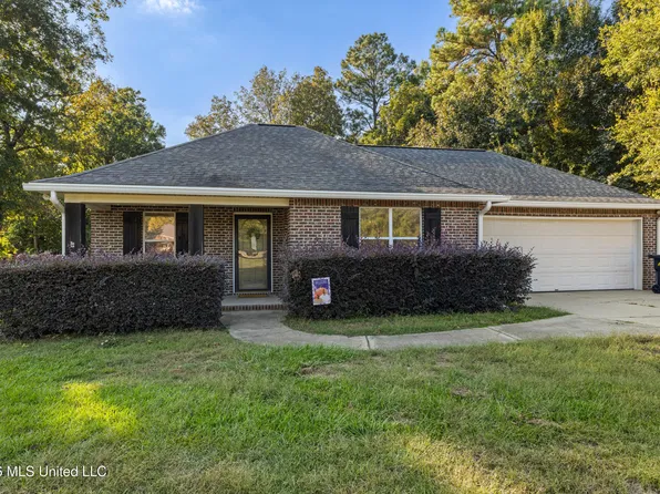 375 J C Bryant Rd, Hattiesburg, MS 39401