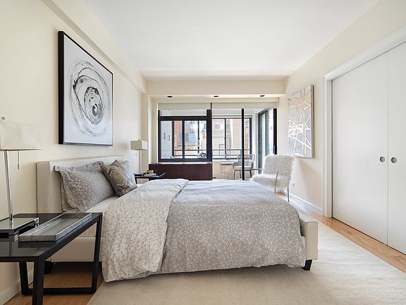 5th image of 124 E 79th St #5E
