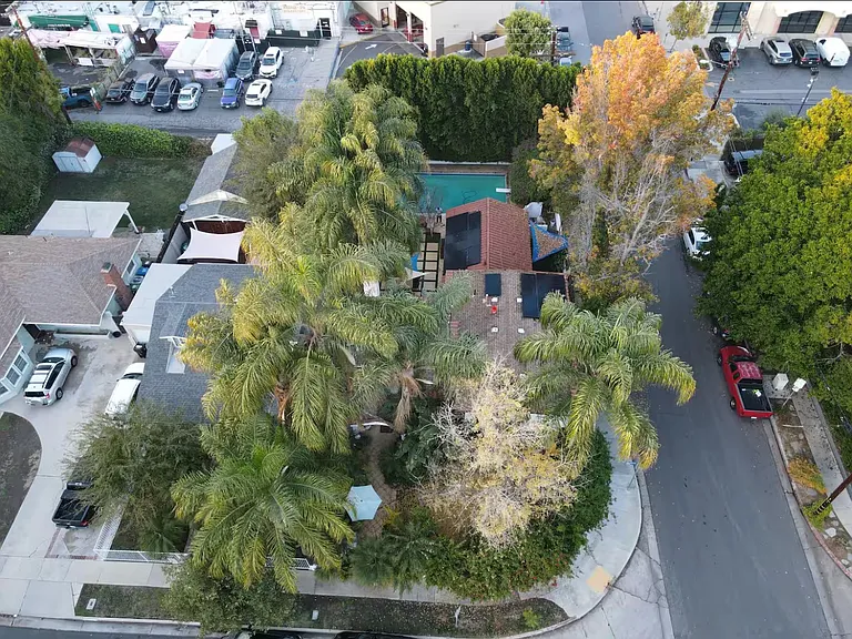 21001 Costanso St — Photo 12