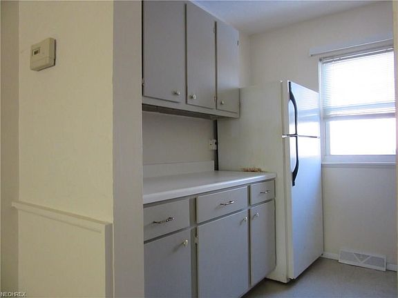 3rd image of 762 Mentor Ave APT 11