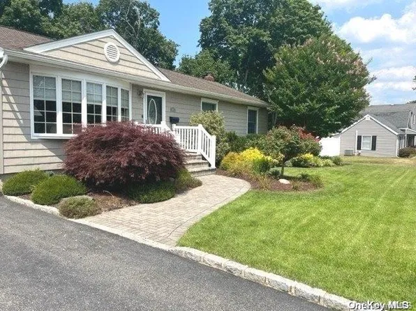 267 6th Street, Saint James, NY 11780