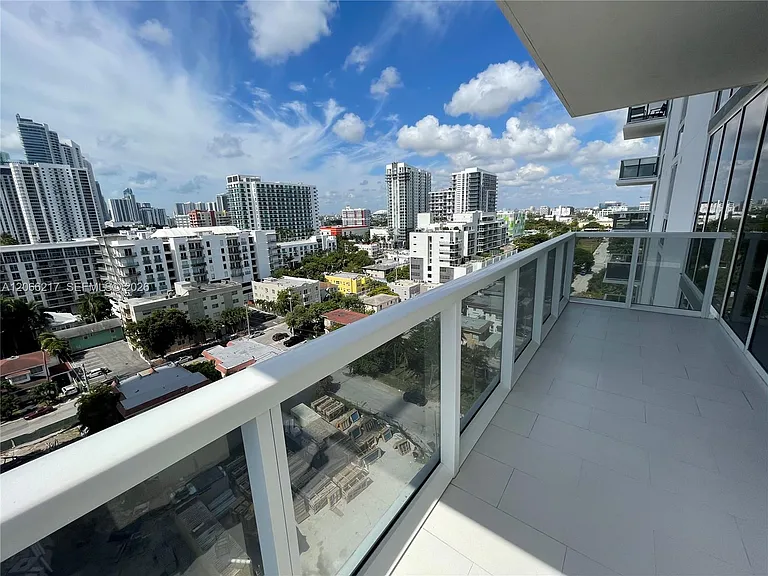 600 NE 27th St #1205 — Photo 48