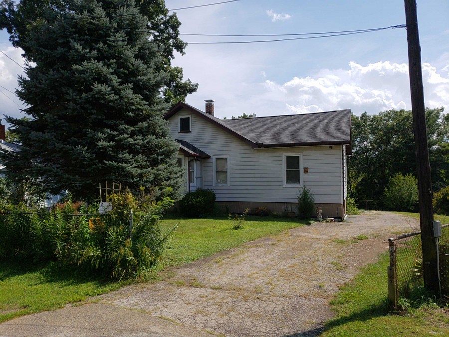 1st image of 555 S Schweer Ct