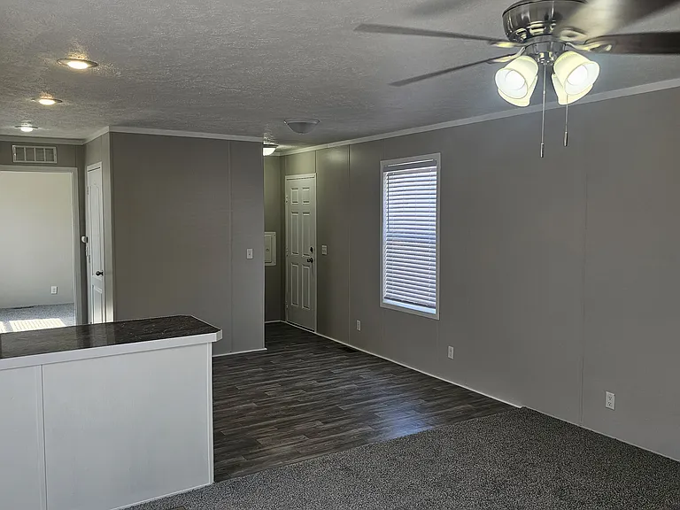 682 Walnut St — Photo 2