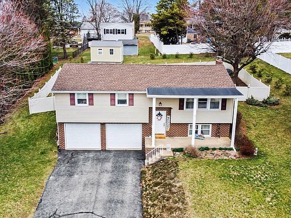 3rd image of 205 Teila Dr