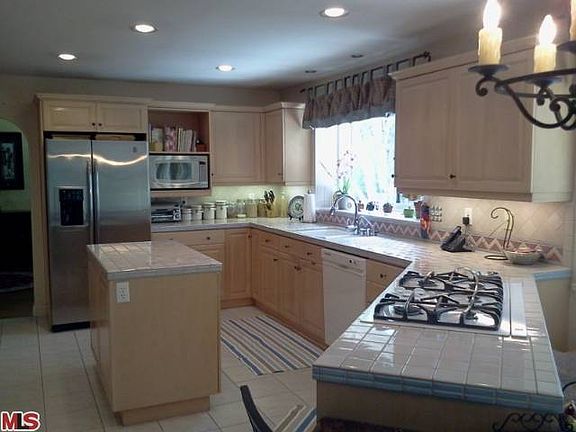 Spacious Kitchen