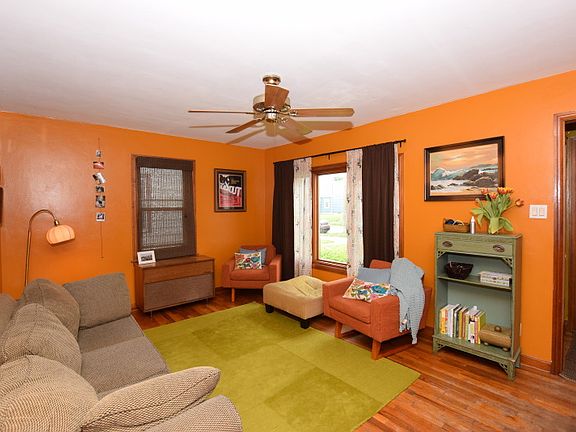 3rd image of 1516 E Saveland Ave