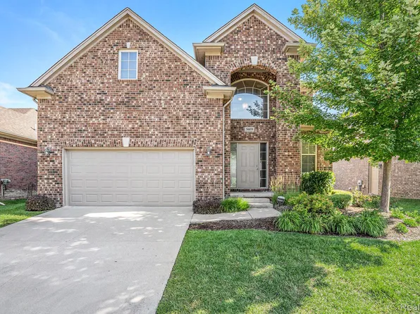 30059 Trailwood Dr, Warren, MI 48092