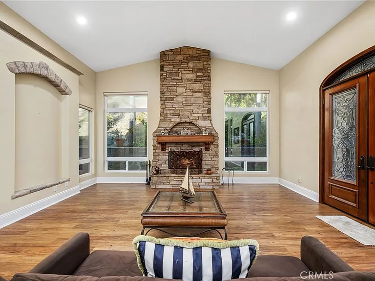 44915 Palladian Ct — Photo 25
