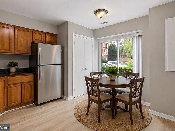 4th image of 3861 Persimmon Cir