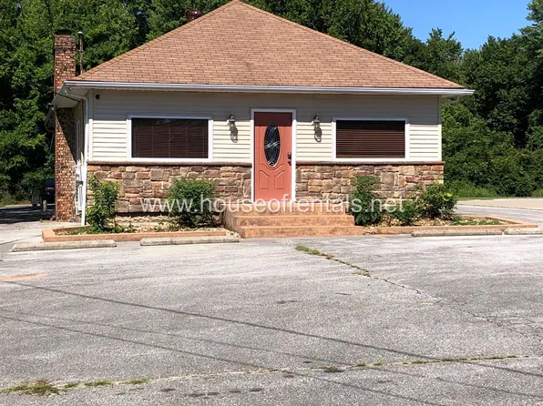 809 S Division St, Carterville, IL 62918