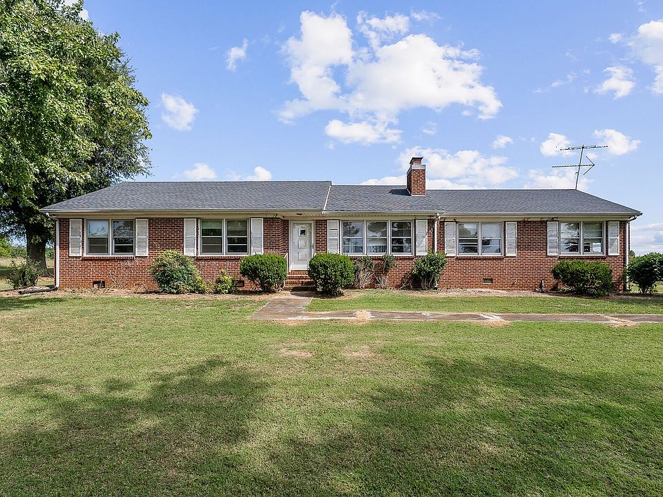 1st image of 421 Moore Ln