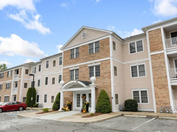 1 Millbrook Ln APT 314, Wakefield, MA 01880
